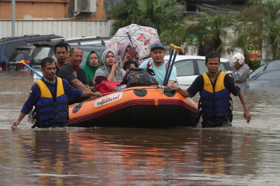 وقوع سیلاب‌های شدید در جاکارتا و قطع برق بیش از ۱۶۰۰ خانوار