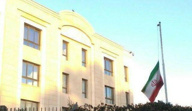 اهتزاز پرچم نیمه افراشته کشورمان در سفارت خانهها و سرکنسولگریهای ایران در سایر کشورها پرچم ایران