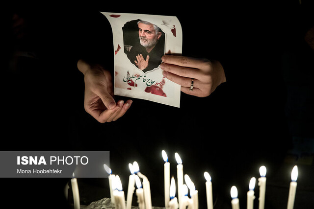 عکس تزئینی است ۲ نمایشگاه هنری در سوریه برای سردار سلیمانی