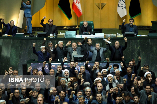 شعار "نه سازش نه تسلیم" "انتقام انتقام" در مجلس / گوش ناشنوای ترامپ بشنود
