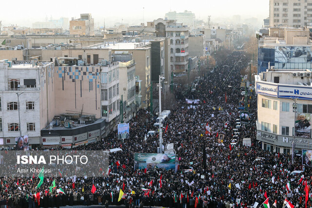 خبرنگار المانیتور: حتی مراسمهای مذهبی مردم را این گونه جمع نمیکند که قاسم سلیمانی کرده است خبرنگار المانیتور: حتی مراسمهای مذهبی مردم را این گونه جمع نمیکند که قاسم سلیمانی کرده است