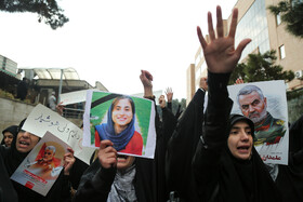 جمعی از دانشجویان دانشگاه شهید بهشتی سه شنبه ۲۴ دیماه با تجمعات در محوطه دانشگاه، یاد و خاطره جان باختگان سانحه سقوط هواپیمای اوکراینی را گرامی داشتند.