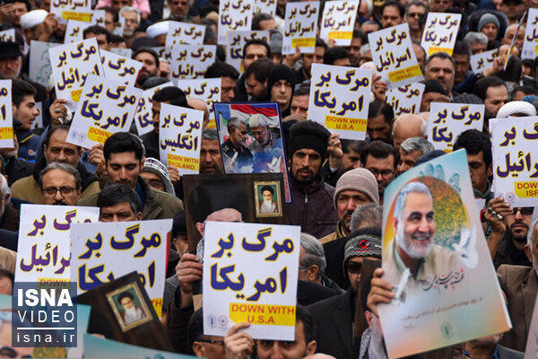 ویدئو/ گوشه‌هایی از راهپیمایی مردم تهران بعد از اقامه نماز جمعه