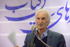 رونمایی از کتاب خاطرات ۶۰ سال روزنامه‌نگاری محمد بلوری در مشهد