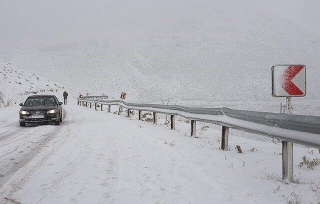 بارش شدید برف در محورهای مواصلاتی شرق استان تهران