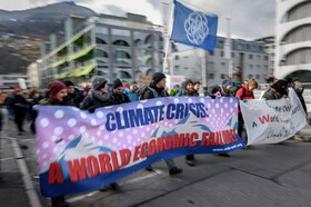 راهپیمایی صدها نفر از فعالان محیط زیستی در سوئیس