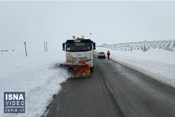 بازگشایی و پاکسازی راه‌ها بعد از برف سنگین آذربایجان غربی
