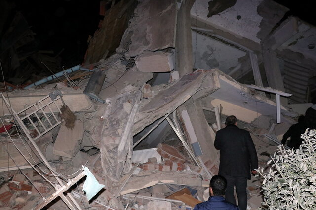 زمین‌لرزه شدید در شرق ترکیه/افزایش شمار کشته‌ها به ۱۵ نفر