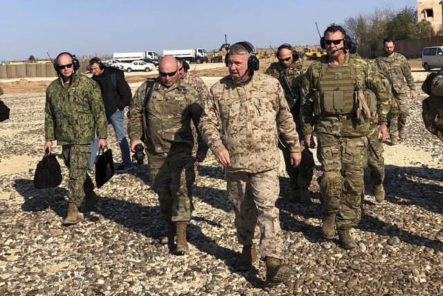 فرمانده سنتکام: آمریکا به حضور در سوریه پایبند است؛ ماموریت علیه داعش ادامه دارد