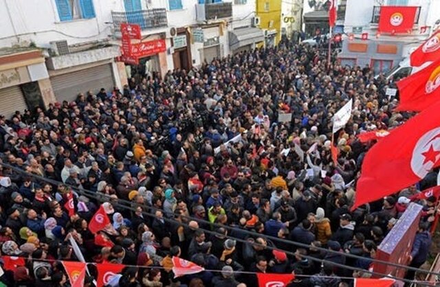 ادامه اعتراضات در تونس علیه رفراندوم قانون اساسی جدید