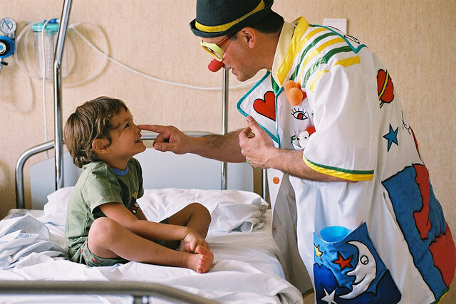 برگزاری دومین دوره کارگاه "دلقک درمانی" در دانشگاه علوم پزشکی ایران