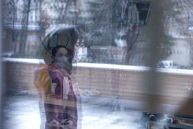 ابتلای این مهماندار نیز هنوز قطعی نیست و این مرکز صرفا به دلیل «مشکوک بودن» علائم این بیماران، از آنها پذیرایی میکند