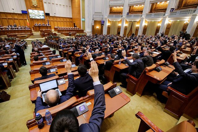 رای عدم اعتماد پارلمان رومانی به نخست وزیر