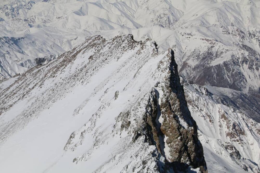 ادامه جست‌وجوی کوهنورد مفقود شده در علم کوه