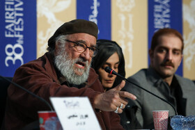 داریوش ارجمند در نشست خبری فیلم «روزبلوا»