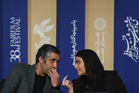 پنجمین روز سی و هشتمین جشنواره فیلم فجر - سام درخشانی و پژمان جمشیدی در نشست خبری فیلم «روزبلوا»