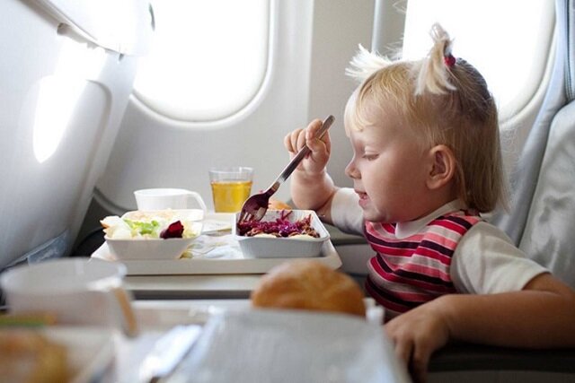در هواپیما چگونه با کودک خود رفتار کنیم؟