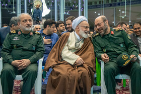 سردار حسین دهقان مشاور رهبر انقلاب در صنایع نظامی، آیت‌اله دری نجف‌آبادی و سردار احمد حق‌طلب رییس سازمان حفظ آثار و نشر ارزش‌های دفاع مقدس در مراسم چهلمین روز شهادت سردار قاسم سلیمانی در مصلی اراک