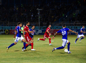 دیدار تیم های فوتبال گل‌گهر سیرجان و تراکتور