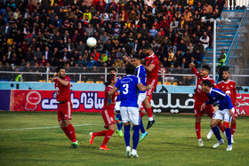 دیدار تیم های فوتبال گل‌گهر سیرجان و تراکتور