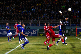 دیدار تیم های‌فوتبال گل‌گهر سیرجان و تراکتور