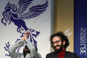 نهمین روز سی و هشتمین جشنواره فیلم فجر - بهرام و بهمن ارک کارگردانان  فیلم «پوست» در نشست خبری