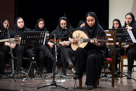 اجرای گروه "هنرستان موسیقی دختران" در نخستین شب سی و پنجمین جشنواره موسیقی فجر - تالار سوره