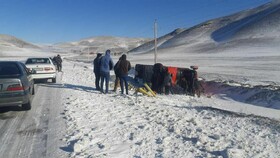 واژگونی اتوبوس در محور نقده به پیرانشهر به دلیل کولاک شدید