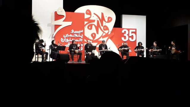 هنرنمایی سیاهپوشان خنیاگر در دومین شب از جشنواره موسیقی فجر