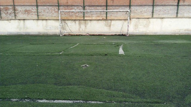 سایه تخریب بر سر ورزشگاه ناشنوایان