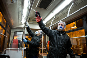 ضدعفونی کردن اتوبوس‌های تهران در پی شیوع ویروس کرونا