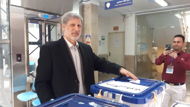 وزیر دفاع رای داد