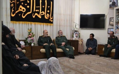 دیدار فرمانده کل سپاه با خانواده شهیدان پاشاپور  و زمانی نیا 