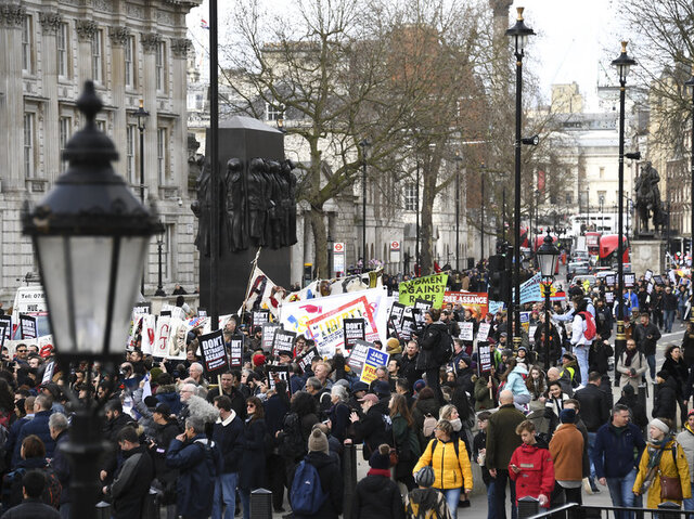 تجمع حامیان آسانژ در لندن در آستانه تعیین تکلیف استرداد