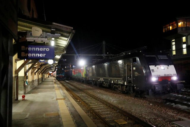 تاخیر ۴ ساعته قطار ایتالیا – اتریش به علت کرونا!