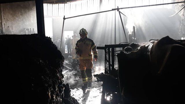 چهار مصدوم در آتش سوزی کارگاه مبل سازی