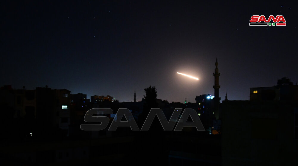 حمله موشکی رژیم صهیونیستی به حومه دمشق و پاسخ پدافند سوریه