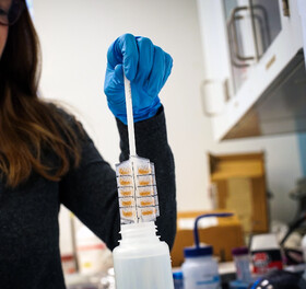 ابداع ابزاری برای بررسی آلاینده‌های آب با الهام از روش آزمایش خون
