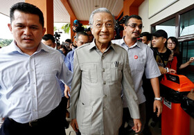 پادشاه مالزی، ماهاتیر محمد را فراخواند/پارلمان نخست‌وزیر آتی را انتخاب می‌کند