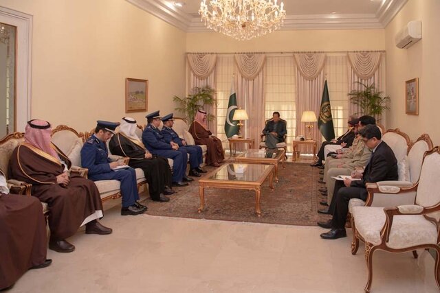 دیدار معاون وزیر دفاع عربستان با عمران خان