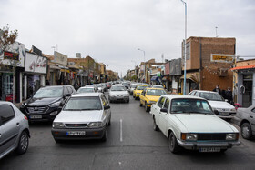 خیابان امام خمینی(ره) و بازار سمنان در شرایط کرونایی یکی از نقاط شلوغ شهر است.
