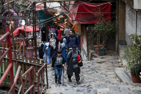 باتوجه به شیوع ویروس کرونا محله دربند تهران شاهد حضور افرای برای تفریح و کوهنوردی است. 