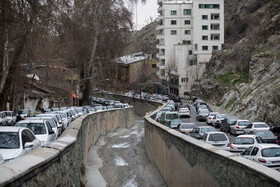 با توجه به شیوع ویروس کرونا تعداد زیادی از مردم برای تفریح به محله دربند تهران می‌روند.