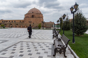 مسجد جامع ارومیه یکی از زیباترین مساجد جامع کشور محسوب می شود که در فروردین هر سال پذیرای گردشگران زیادی است که امسال بدلیل شیوع کرونا تعطیل است.