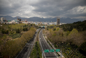 نمایی از بزرگراه مدرس در روز طبیعت