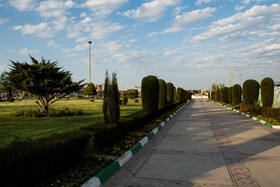 پارک الغدیر واقع در ورودی شهرستان گنبد کاووس که به علت شیوع ویروس کرونا و اجرای طرح فاصله گذاری اجتماعی بسیار خلوت است.