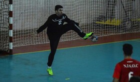 دروازه‌بان هندبال: همه با پایان لیگ برتر موافق هستند/ باید برای مسابقات آسیایی برنامه ویژه داشت