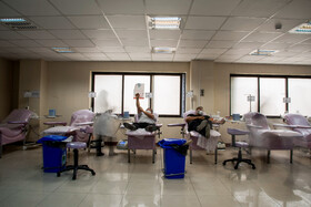 خدمات رسانی کادر مراکز انتقال خون ساری در شرایط کرونایی به افراد اهدا کننده 