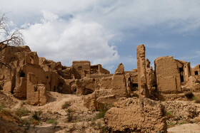 این روستا با قدمتی ۴۵۰۰ ساله در سال ۲۴ هجری شمسی به عنوان استراحتگاه بین راهی برای تاجران و مسافران مورد استفاده بوده است.