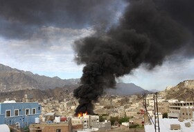 یک شهید و ۱۱ زخمی در حمله ائتلاف عربی به غرب یمن